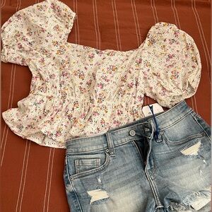 Puffy shoulder floral blouse